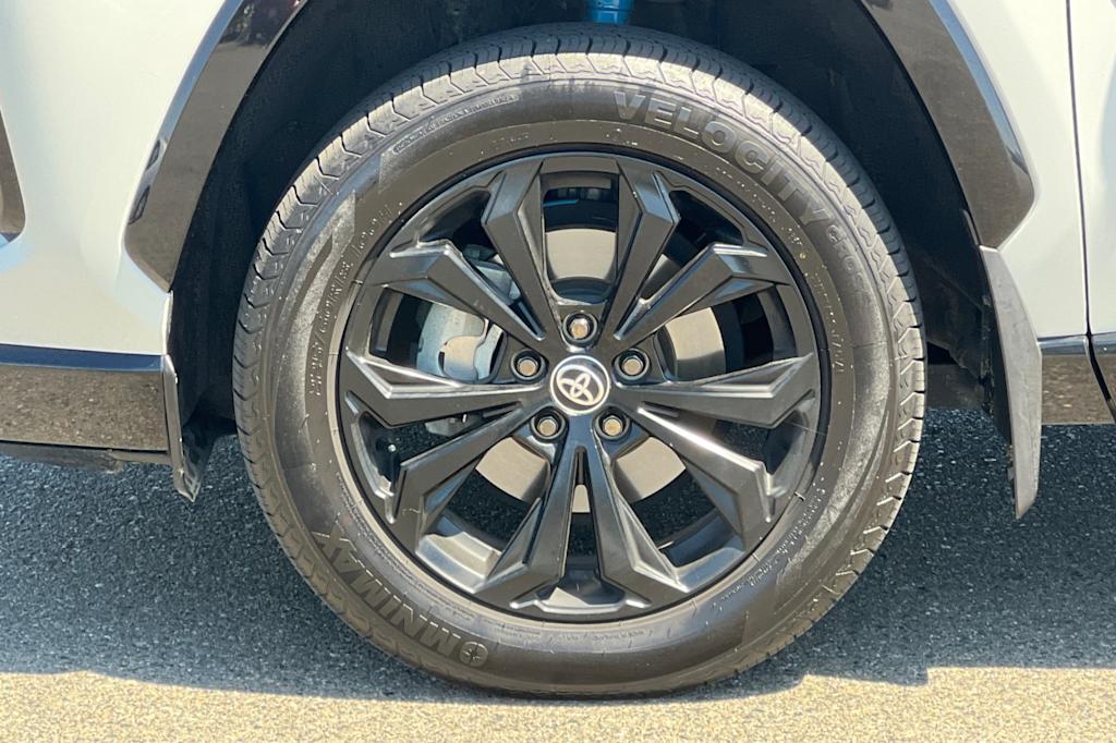 Thumbnail: 2022 Toyota RAV4 - 8