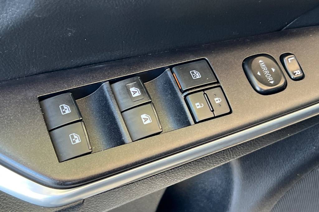 Thumbnail: 2015 Toyota Camry - 21