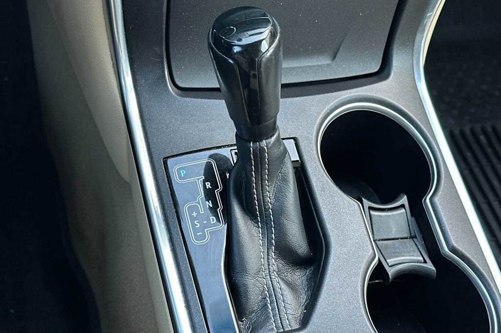 2015 Toyota Camry XLE 14