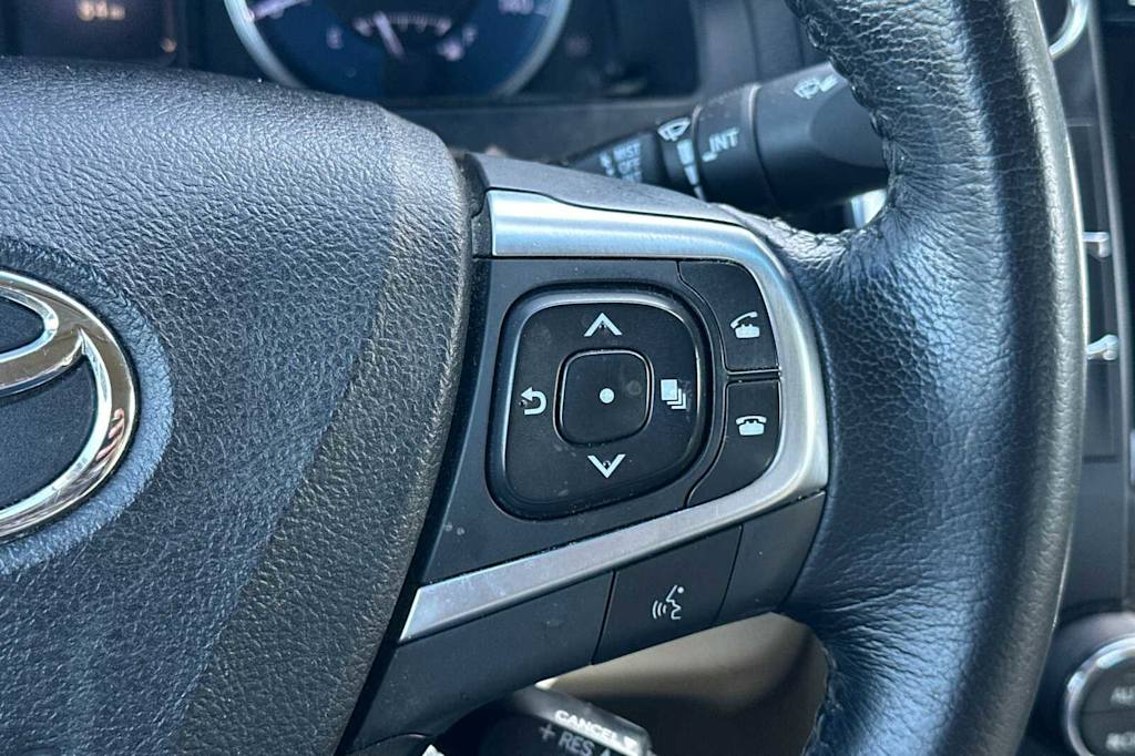 2015 Toyota Camry XLE 29