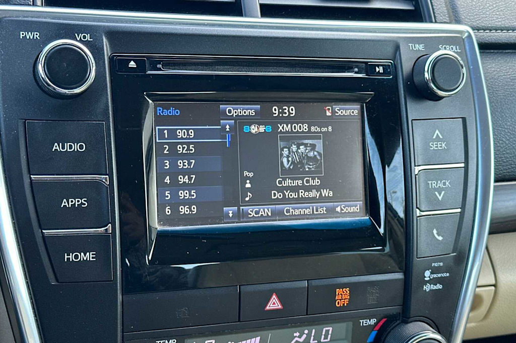 2015 Toyota Camry XLE 13
