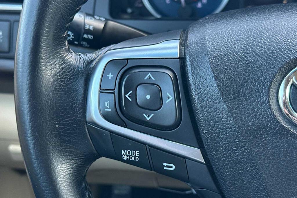 2015 Toyota Camry XLE 28