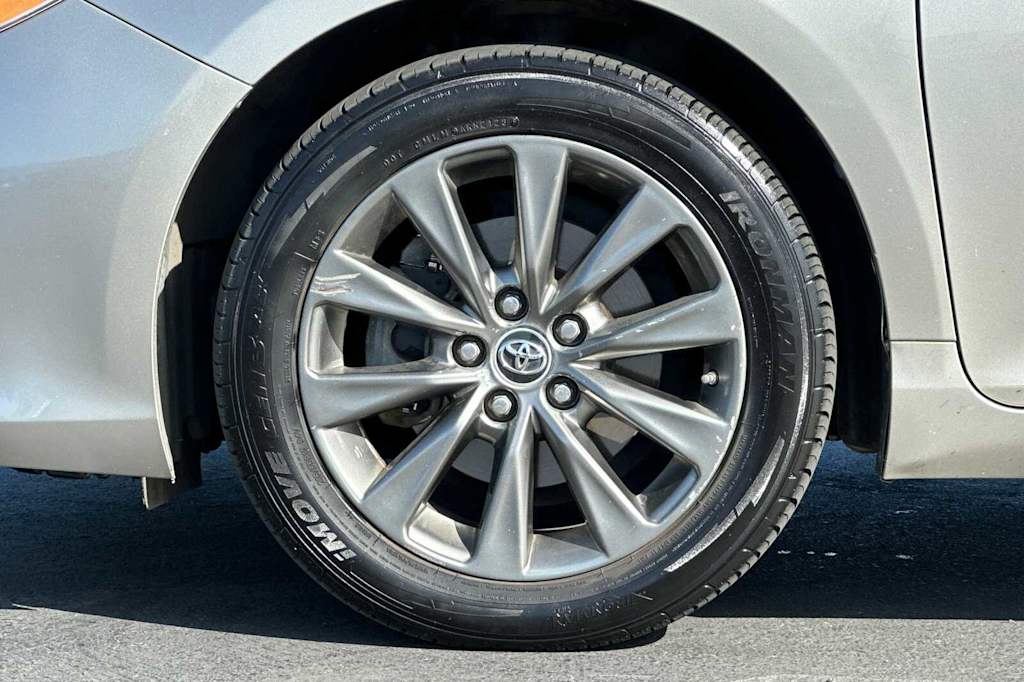 2015 Toyota Camry XLE 8