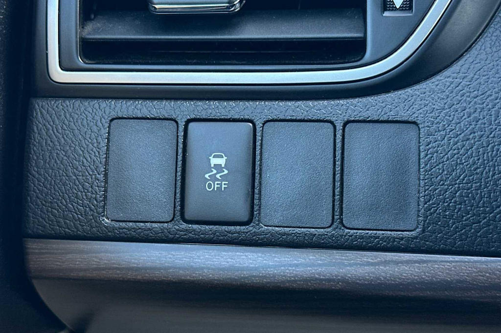 2015 Toyota Camry XLE 31