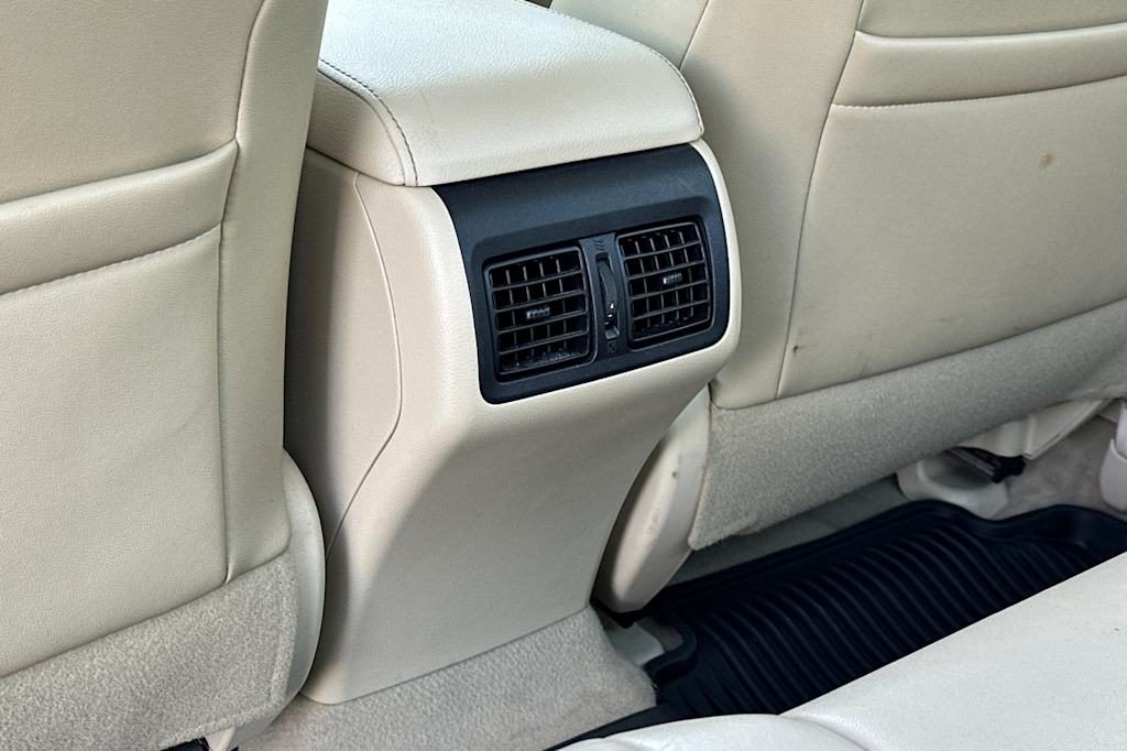 2015 Toyota Camry XLE 22