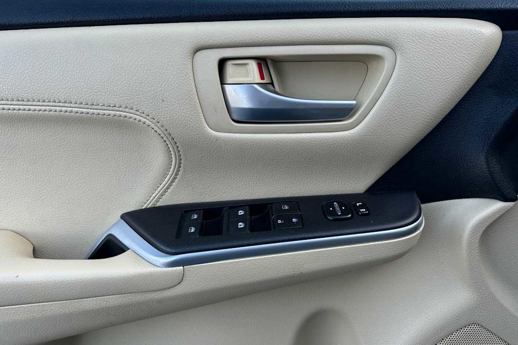 2015 Toyota Camry XLE 20