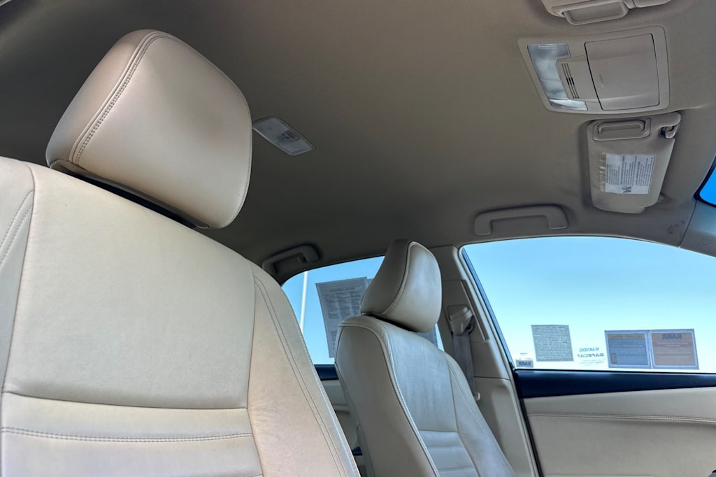 2015 Toyota Camry XLE 23