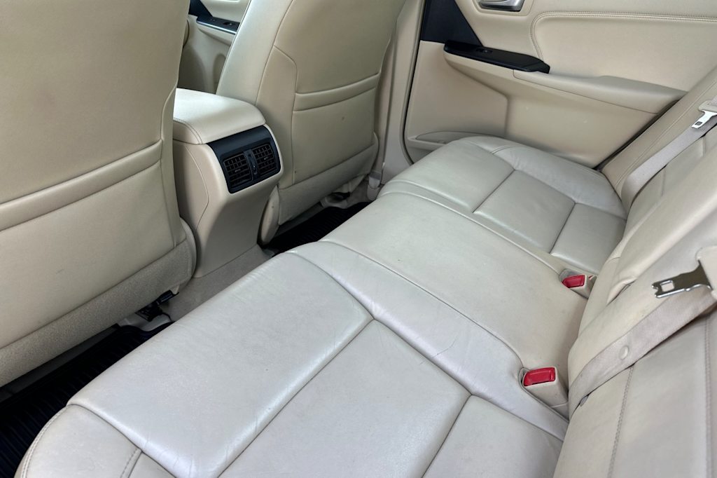 2015 Toyota Camry XLE 10