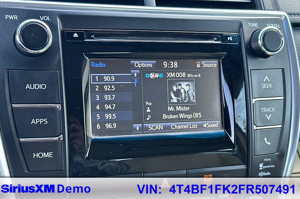 2015 Toyota Camry XLE 32