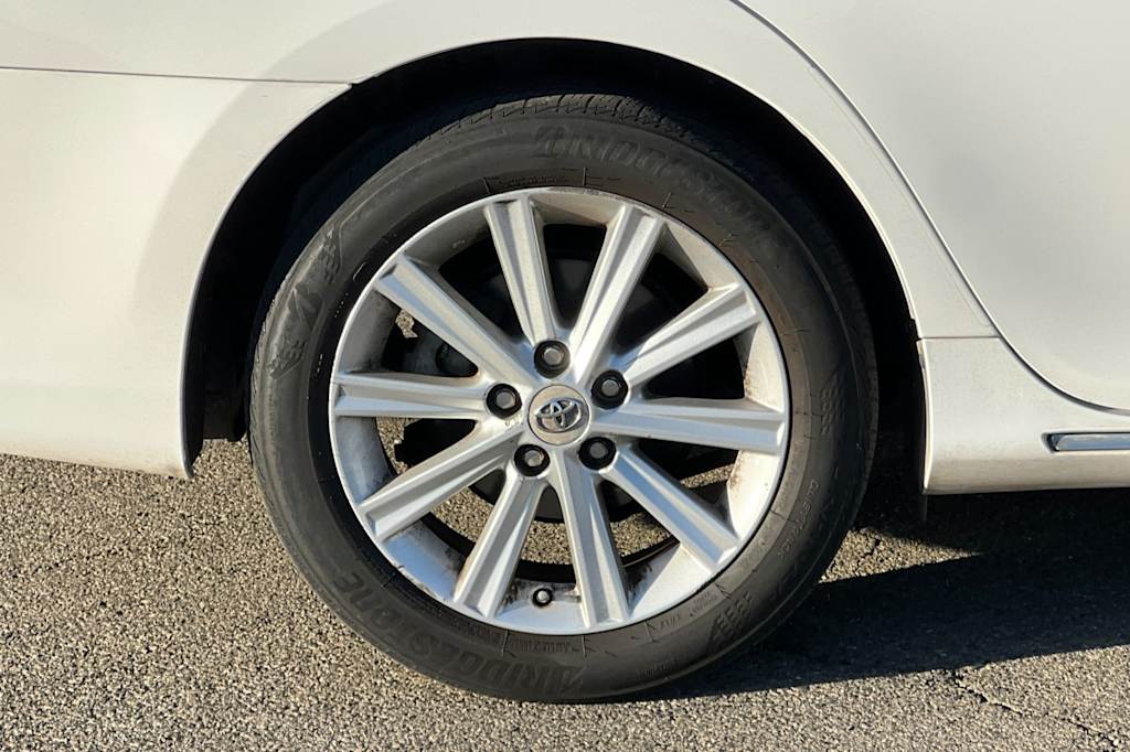 Thumbnail: 2013 Toyota Camry - 21
