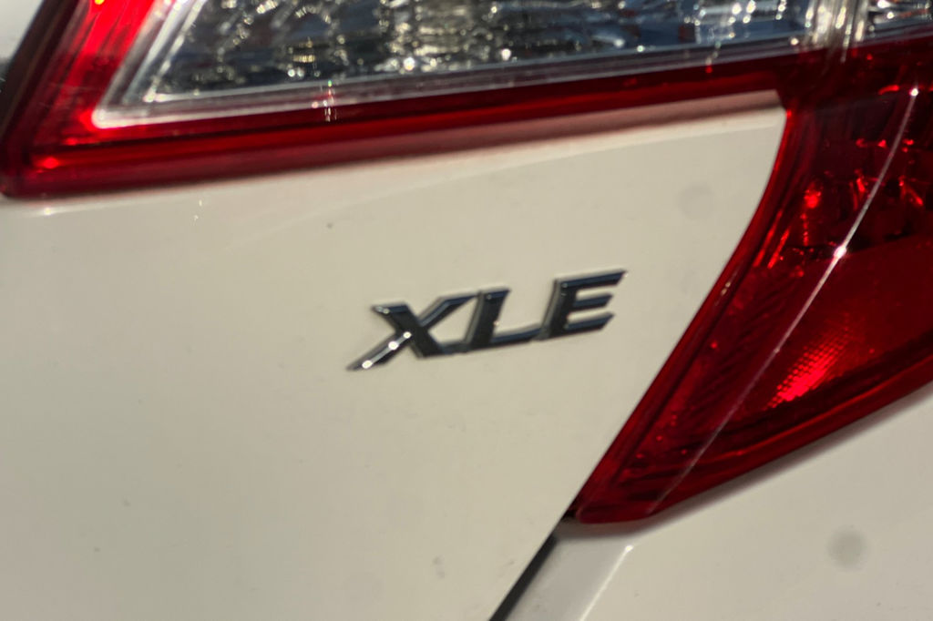 Thumbnail: 2013 Toyota Camry - 25