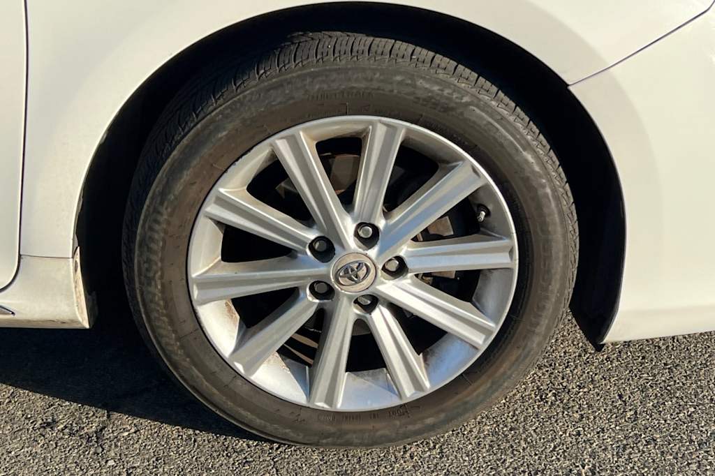 Thumbnail: 2013 Toyota Camry - 19
