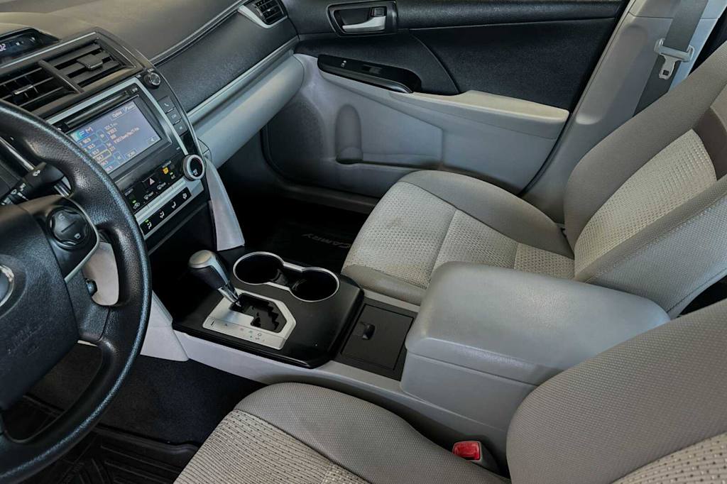 2014 Toyota Camry LE 10