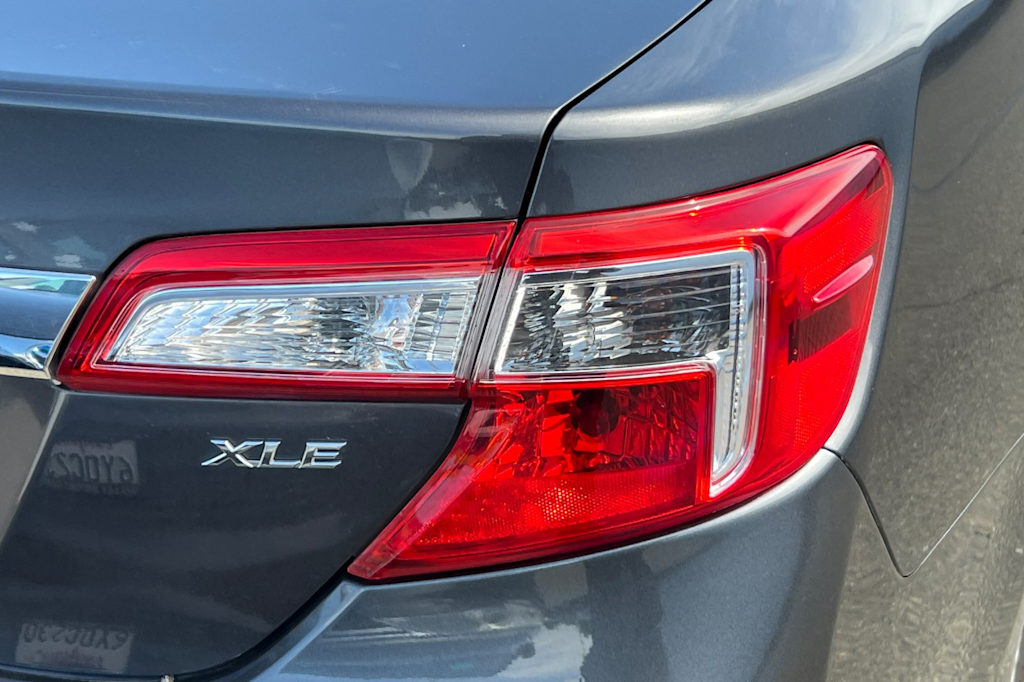 Thumbnail: 2013 Toyota Camry - 19