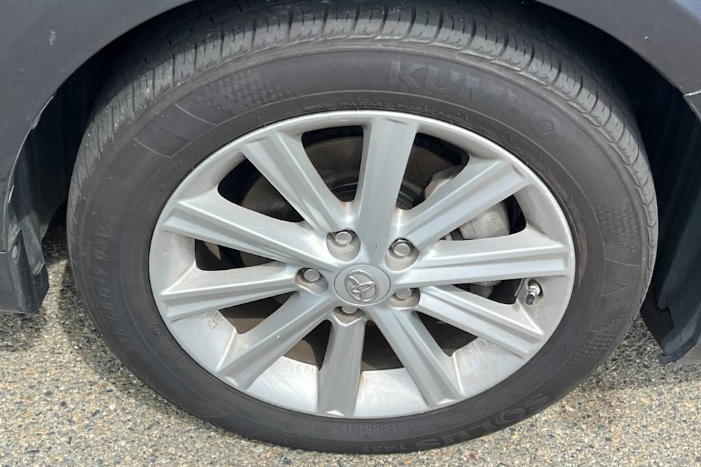 Thumbnail: 2013 Toyota Camry - 16