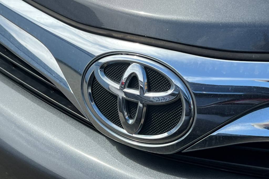 Thumbnail: 2013 Toyota Camry - 4