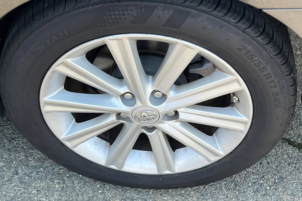 Thumbnail: 2013 Toyota Camry - 23