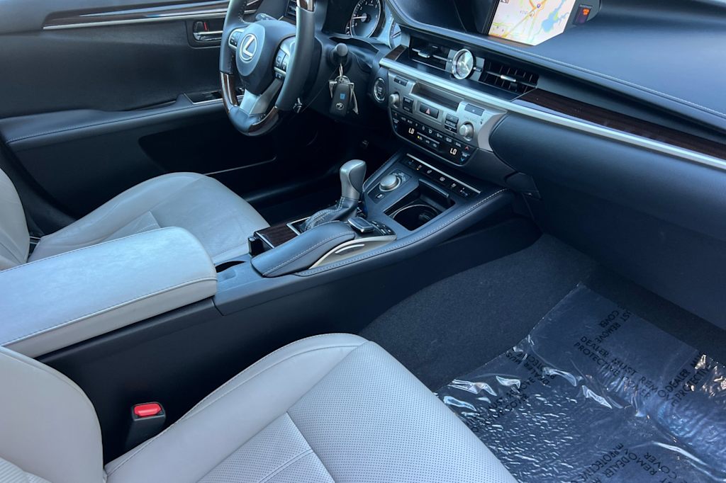 Thumbnail: 2018 Lexus ES - 11