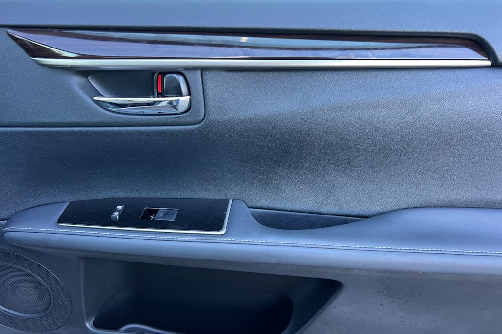 Thumbnail: 2018 Lexus ES - 23