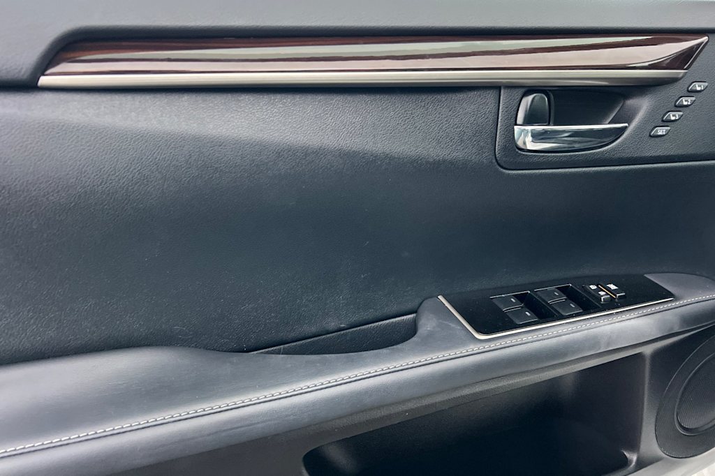 Thumbnail: 2016 Lexus ES - 18