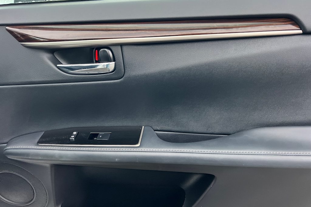 Thumbnail: 2016 Lexus ES - 22