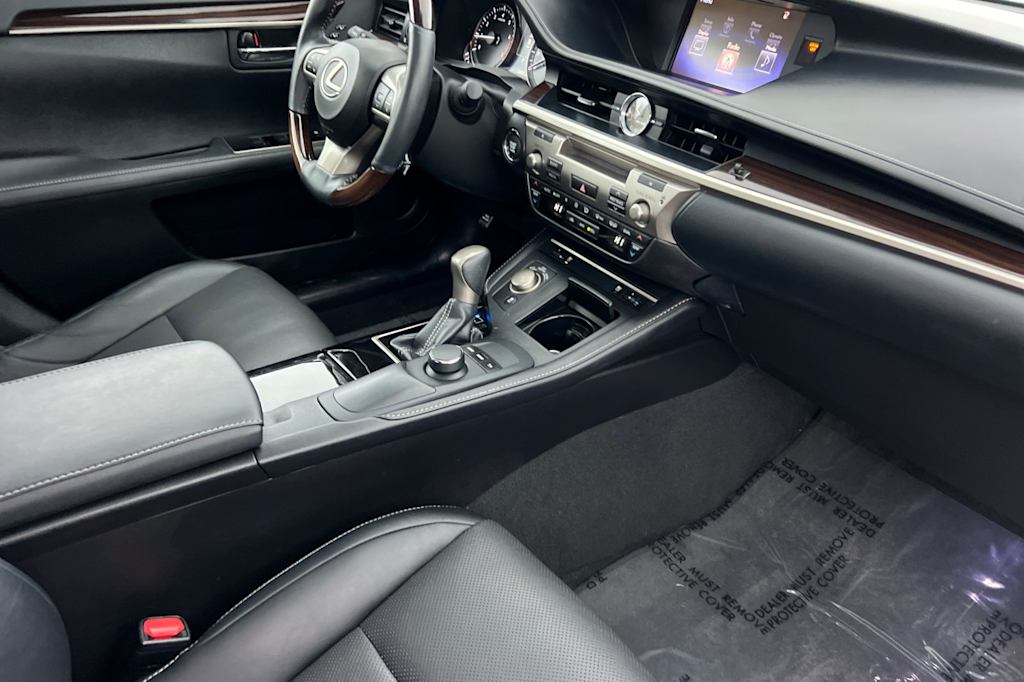 Thumbnail: 2016 Lexus ES - 11