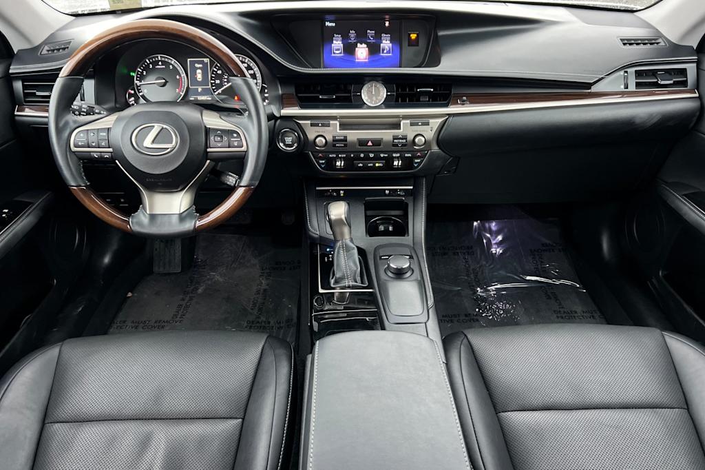 Thumbnail: 2016 Lexus ES - 2