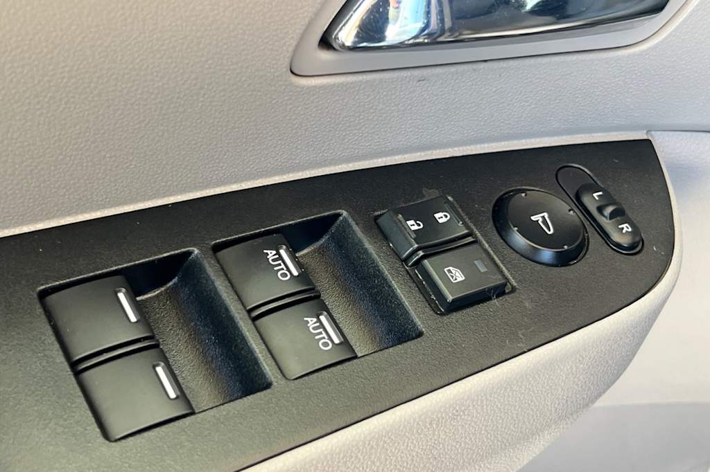 Thumbnail: 2016 Honda Odyssey - 21