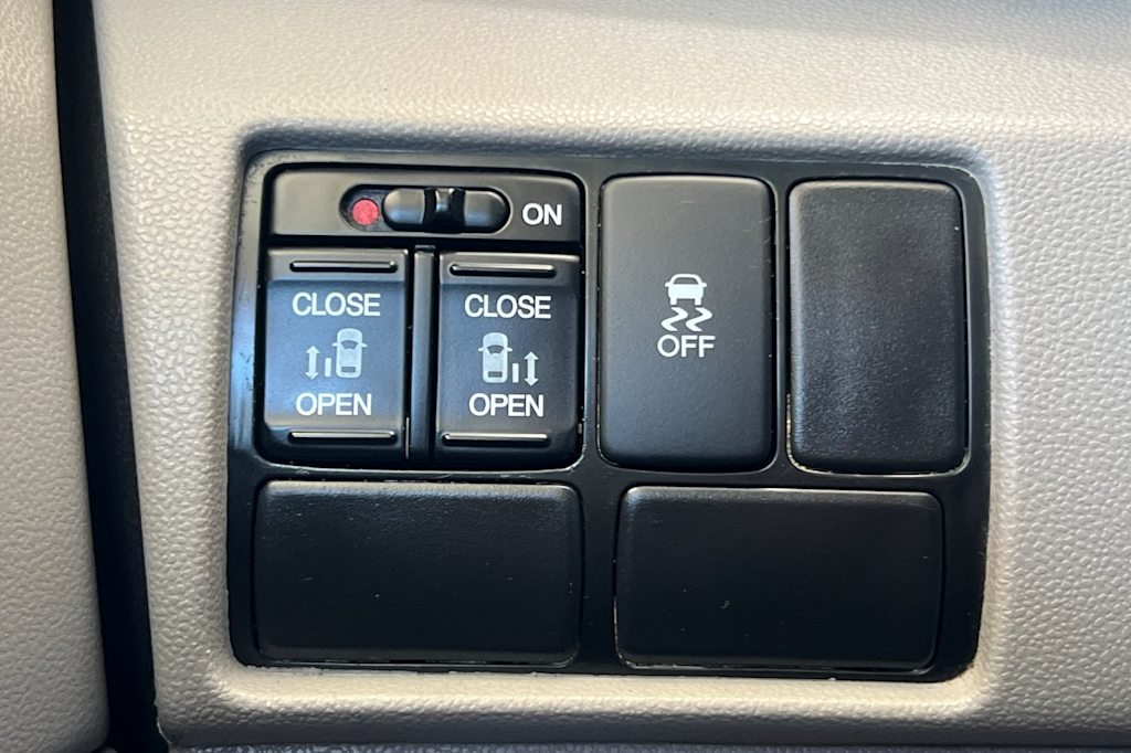 Thumbnail: 2016 Honda Odyssey - 33