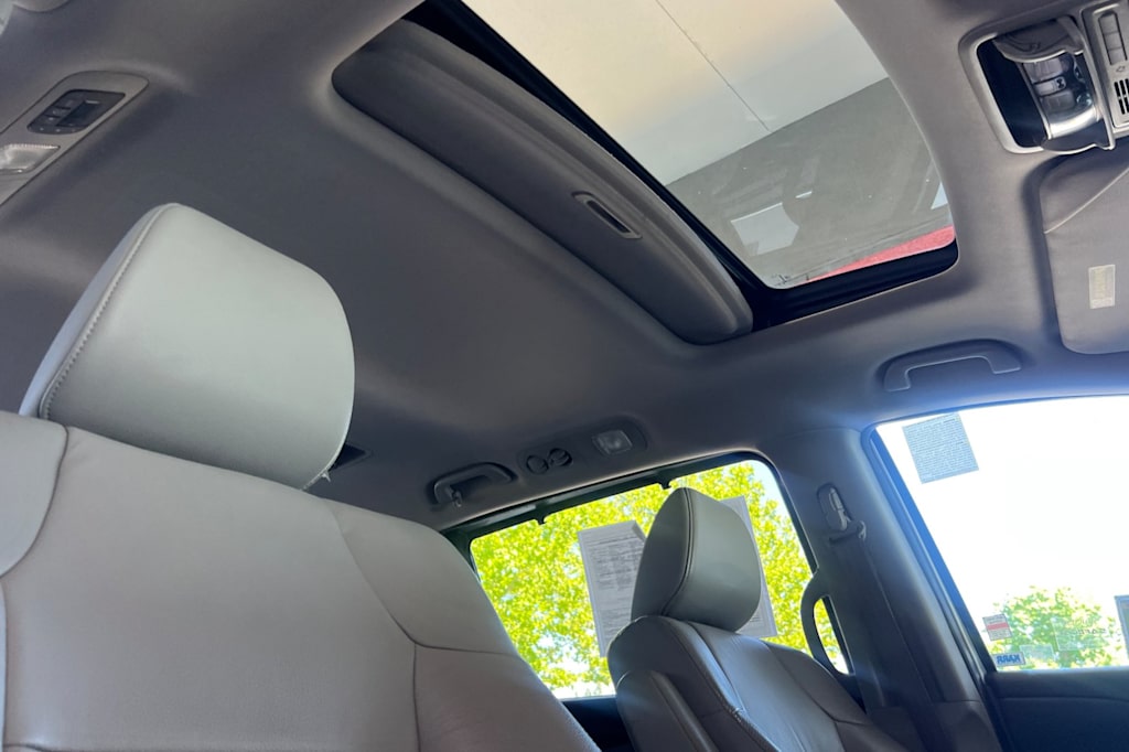 Thumbnail: 2012 Honda Odyssey - 24