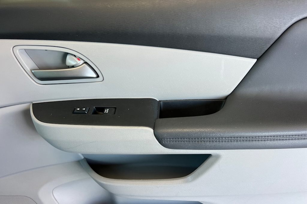 Thumbnail: 2012 Honda Odyssey - 25