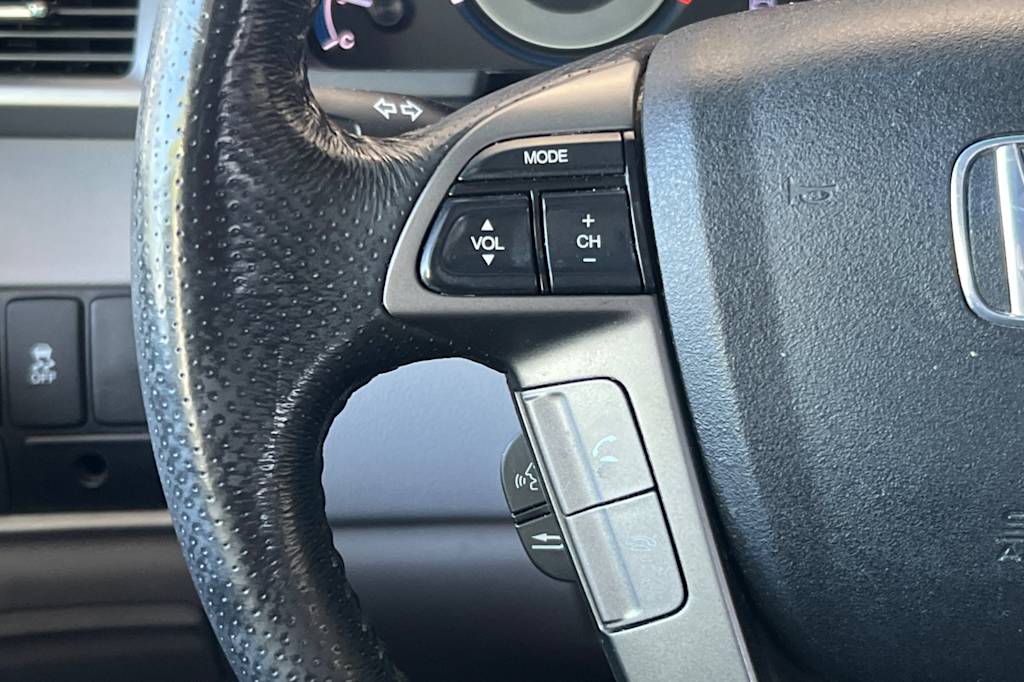 Thumbnail: 2012 Honda Odyssey - 30