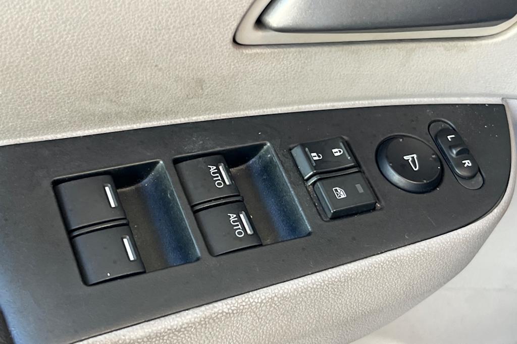 Thumbnail: 2012 Honda Odyssey - 21