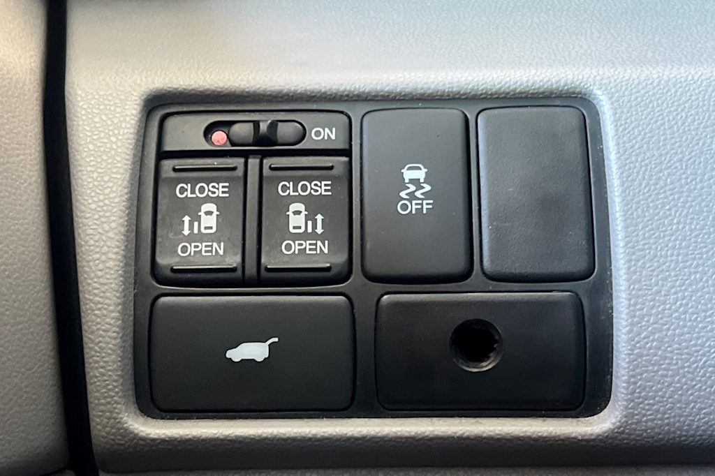 Thumbnail: 2012 Honda Odyssey - 32