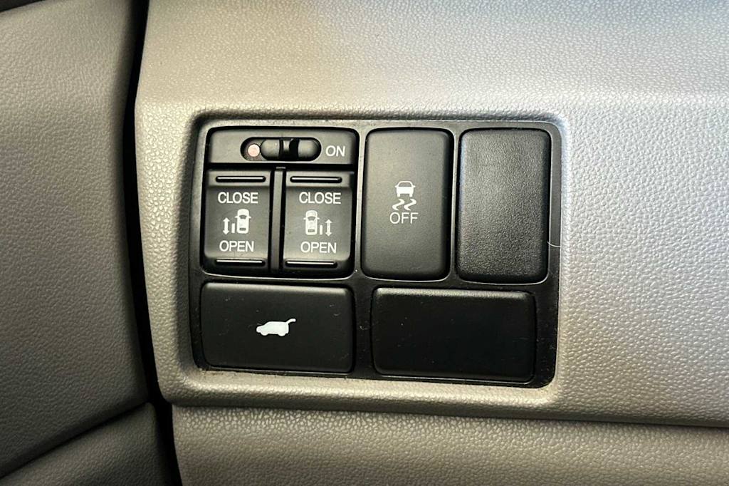 Thumbnail: 2013 Honda Odyssey - 33