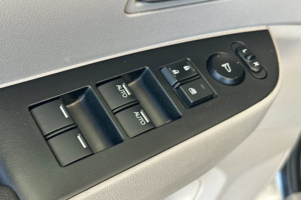Thumbnail: 2013 Honda Odyssey - 22