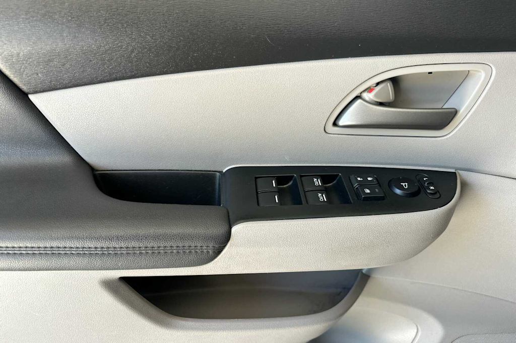 Thumbnail: 2013 Honda Odyssey - 21