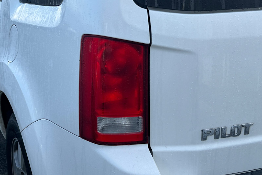 Thumbnail: 2011 Honda Pilot - 15