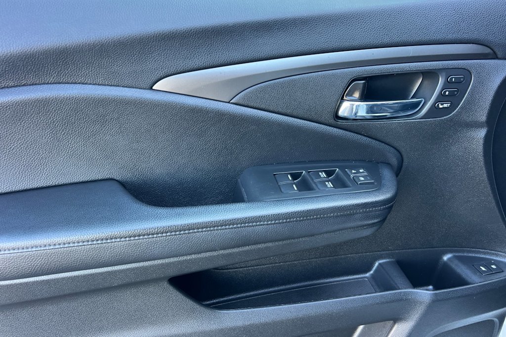 Thumbnail: 2021 Honda Pilot - 21