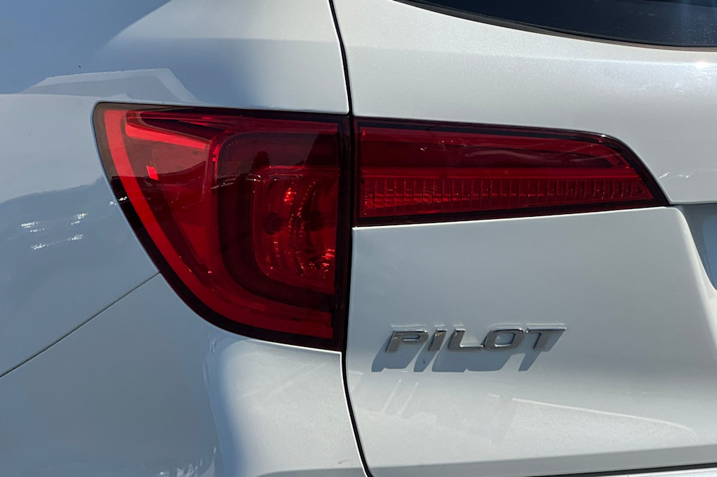Thumbnail: 2017 Honda Pilot - 34