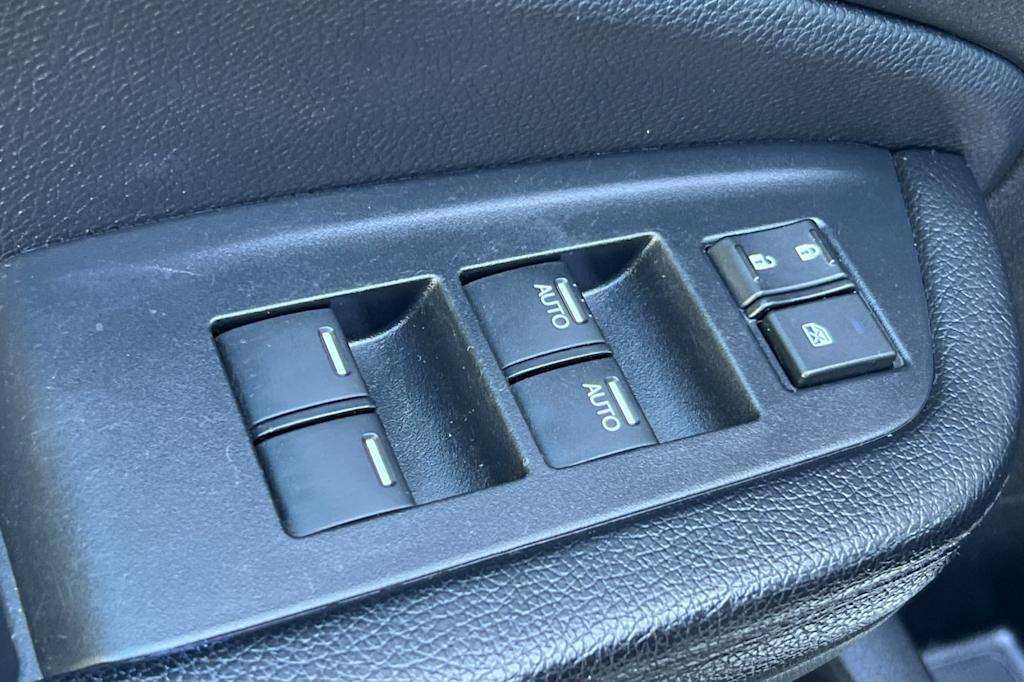 Thumbnail: 2017 Honda Pilot - 21