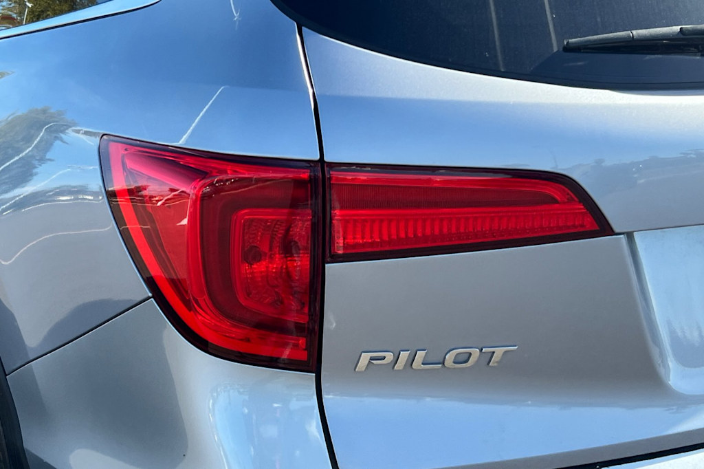 Thumbnail: 2018 Honda Pilot - 15
