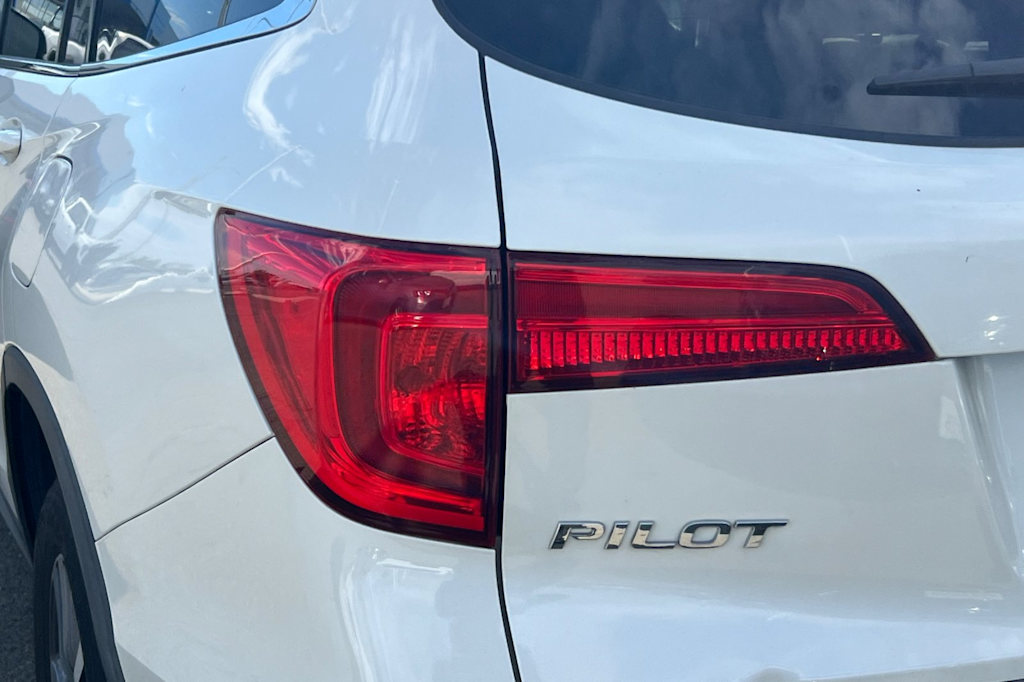 Thumbnail: 2018 Honda Pilot - 21