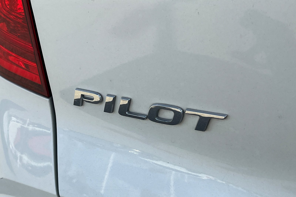 Thumbnail: 2018 Honda Pilot - 22
