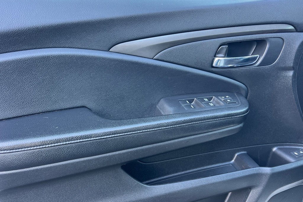 Thumbnail: 2018 Honda Pilot - 19