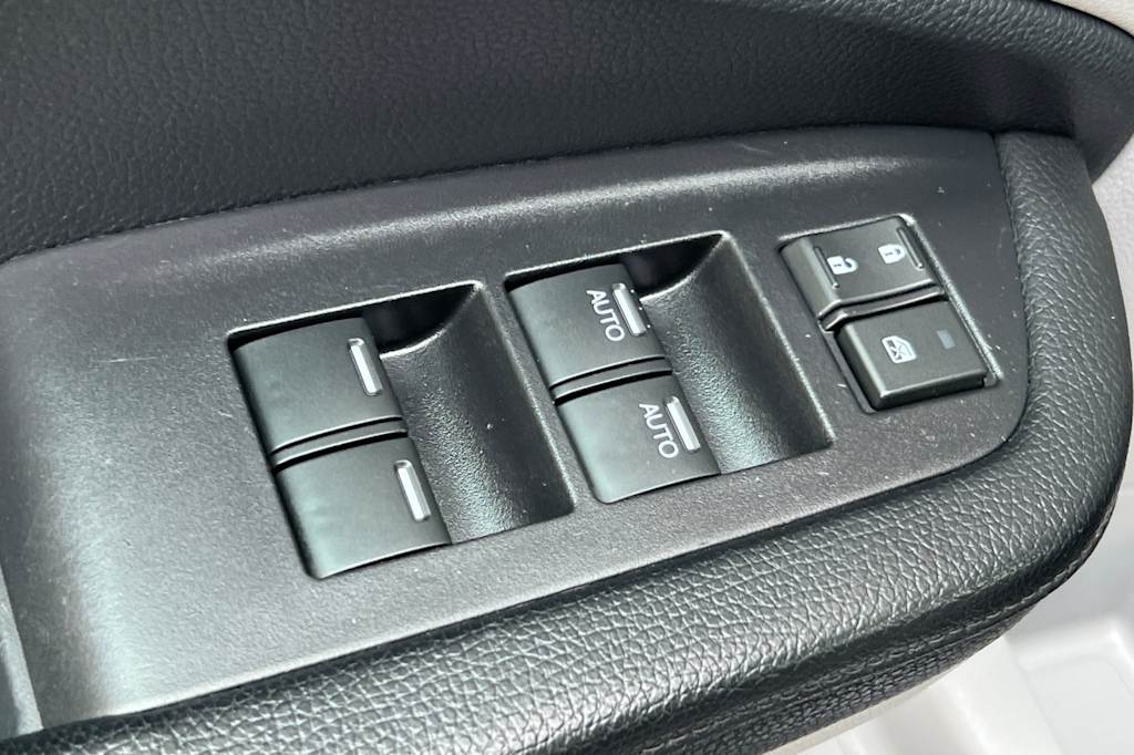 Thumbnail: 2018 Honda Pilot - 21