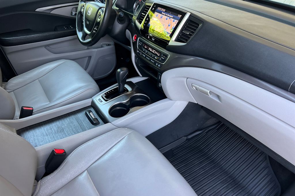 Thumbnail: 2017 Honda Pilot - 12