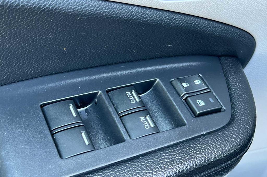 Thumbnail: 2017 Honda Pilot - 20