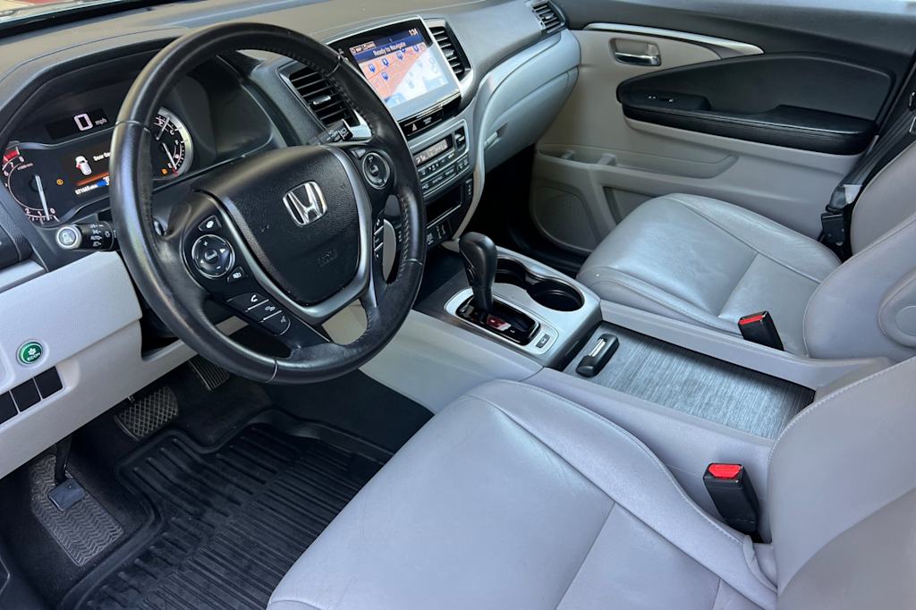 Thumbnail: 2017 Honda Pilot - 9