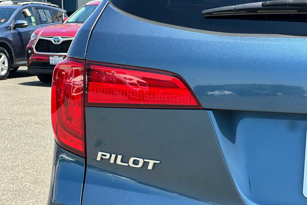Thumbnail: 2017 Honda Pilot - 28